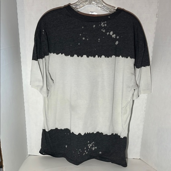 No Boundaries Black and White Short Sleeve Tee with Graphic Design - Picture 3 of 10